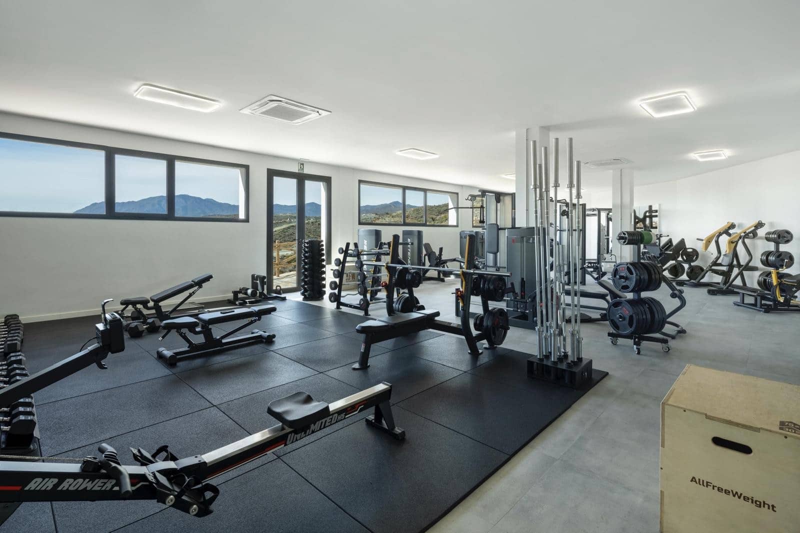 2 bedroom Apartment for sale in Benahavis with pool garage - € 450,000 (Ref: 9494824)