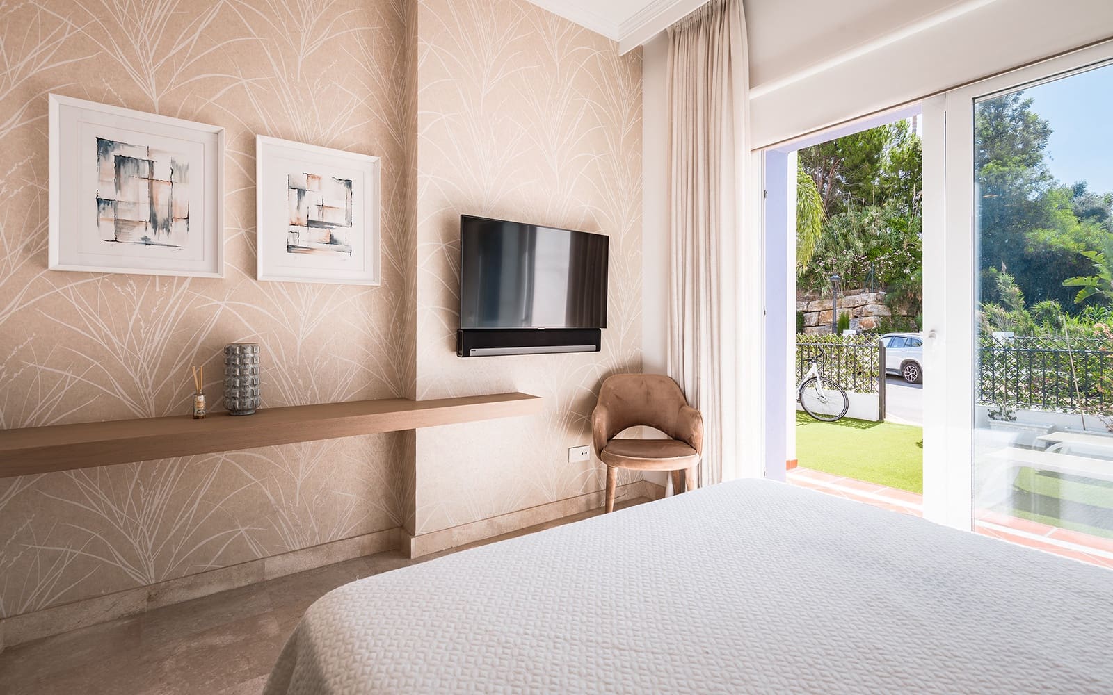 2 bedroom Apartment for sale in Benahavis with pool garage - € 450,000 (Ref: 9494824)