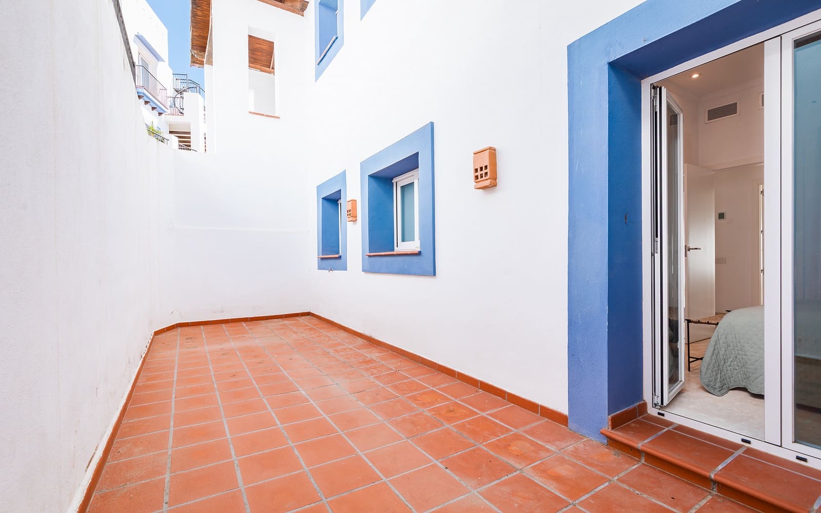 2 bedroom Apartment for sale in Benahavis with pool garage - € 450,000 (Ref: 9494824)
