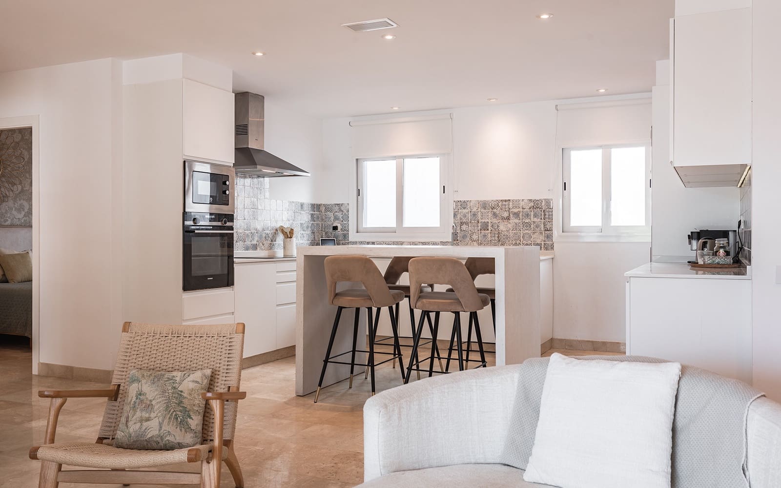 2 bedroom Apartment for sale in Benahavis with pool garage - € 450,000 (Ref: 9494824)