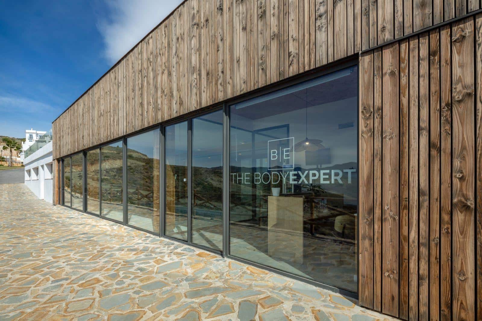 2 bedroom Apartment for sale in Benahavis with pool garage - € 450,000 (Ref: 9494824)