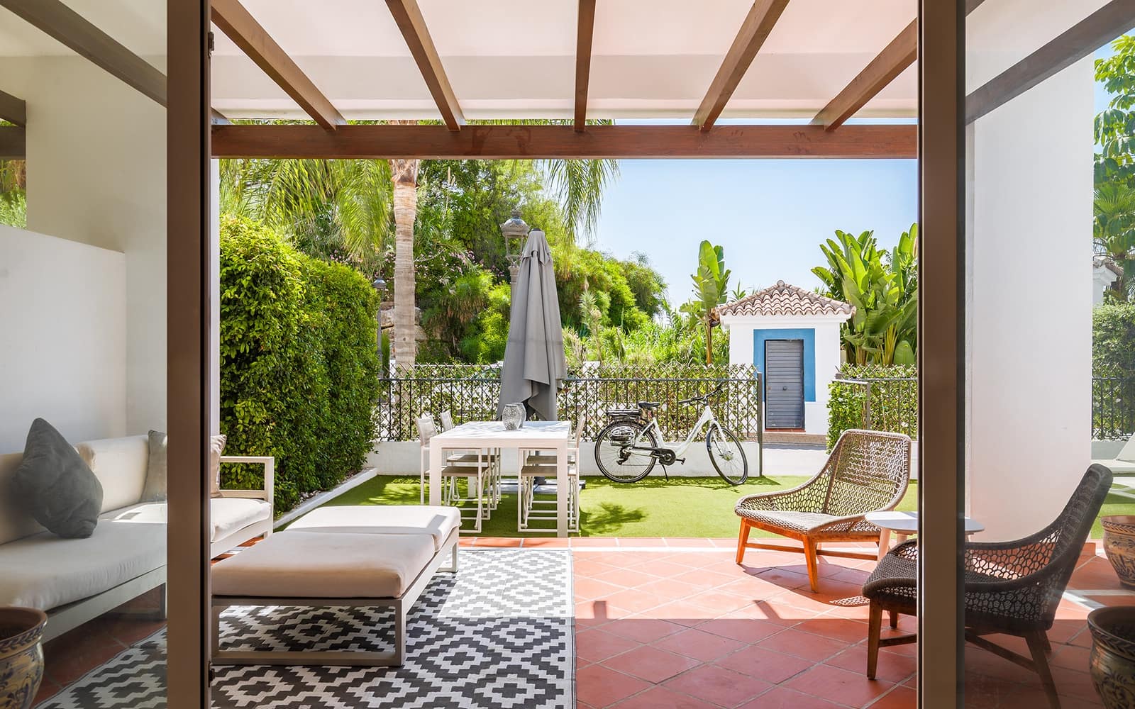 2 bedroom Apartment for sale in Benahavis with pool garage - € 450,000 (Ref: 9494824)