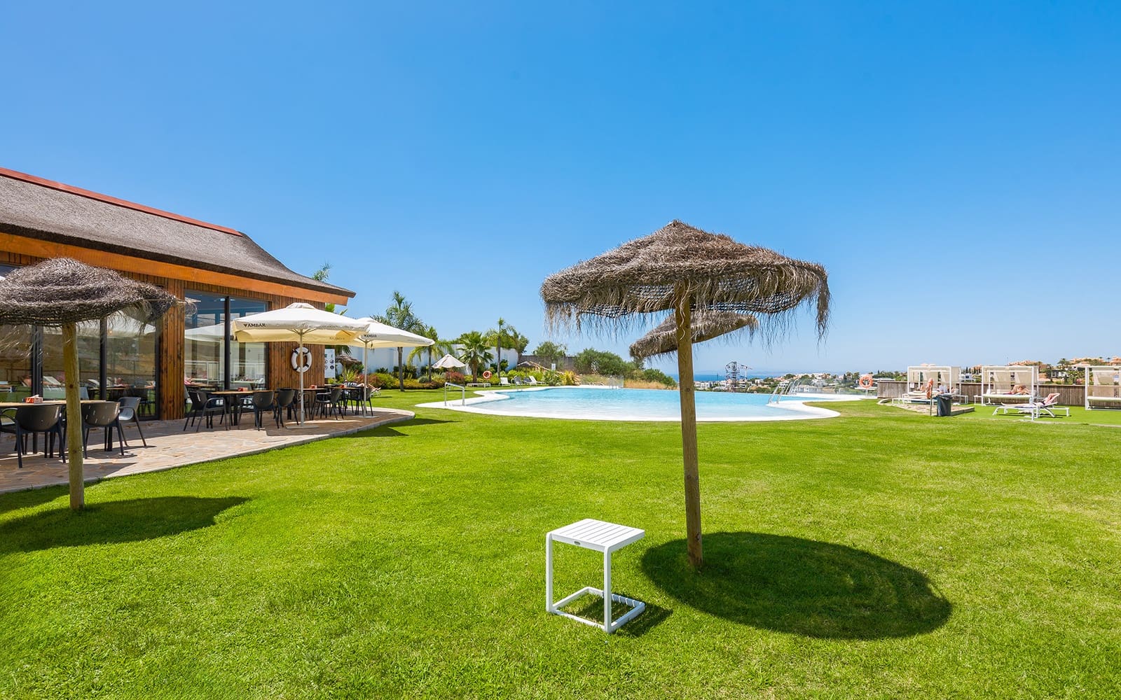 2 bedroom Apartment for sale in Benahavis with pool garage - € 450,000 (Ref: 9494824)