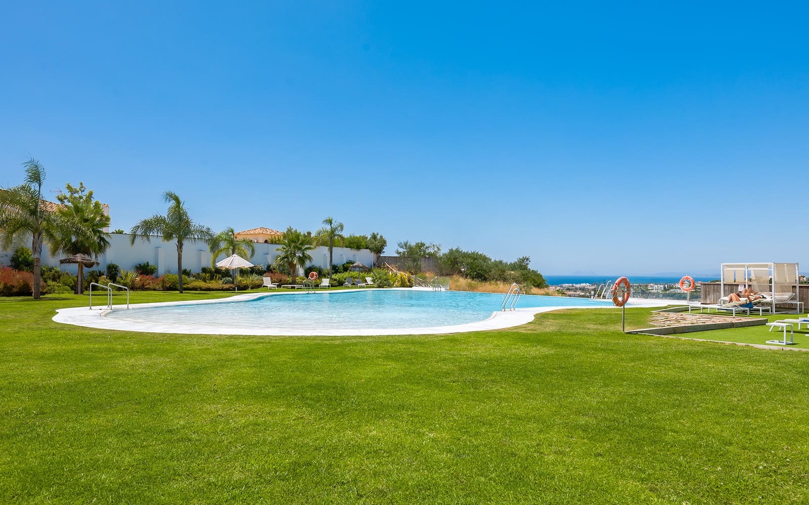 2 bedroom Apartment for sale in Benahavis with pool garage - € 450,000 (Ref: 9494824)