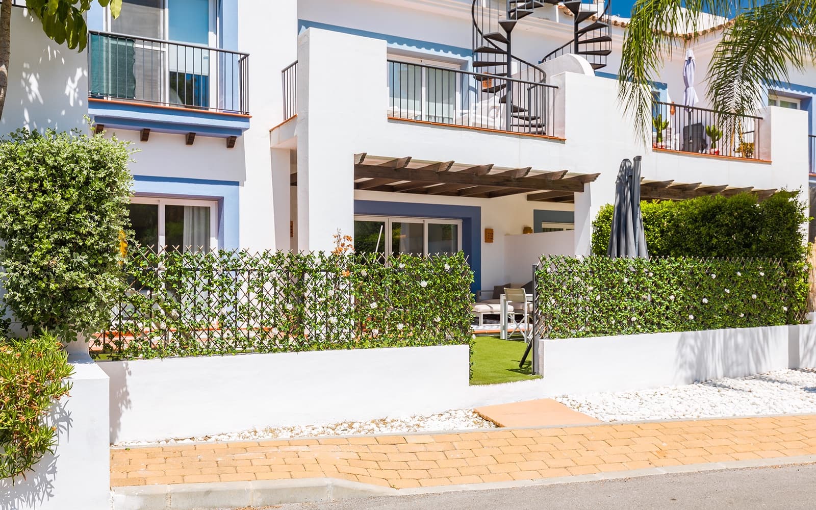 2 bedroom Apartment for sale in Benahavis with pool garage - € 450,000 (Ref: 9494824)