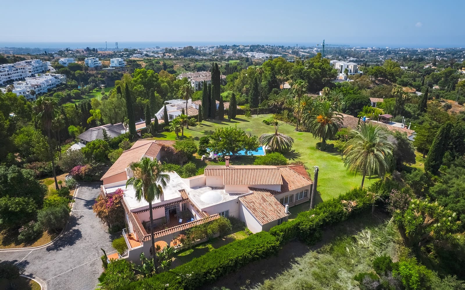 4 Zimmer Villa zu verkaufen in Benahavis mit Pool Garage - 3.900.000 € (Ref: 9494825)