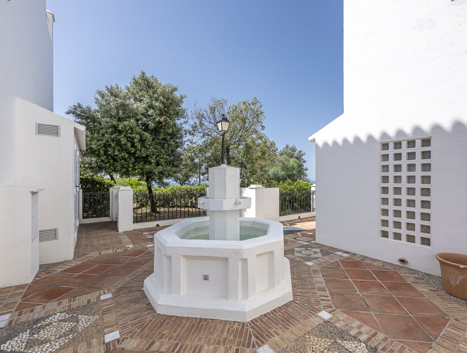 4 soverom Leilighet til salgs i Marbella med svømmebasseng garasje - € 795 000 (Ref: 9494828)