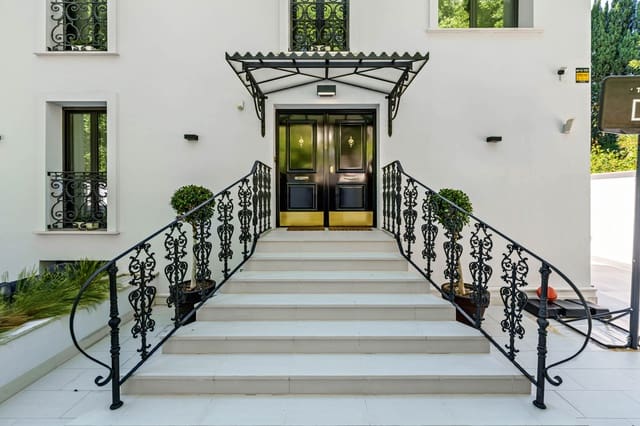 8 slaapkamer Villa te koop in El Limonar, Málaga stad met zwembad garage - € 5.250.000 (Ref: 9494829)