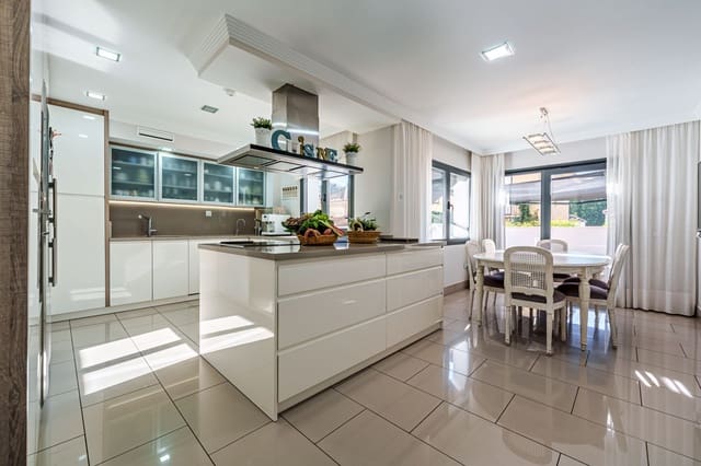 8 soverom Villa til salgs i El Limonar, Málaga by med svømmebasseng garasje - € 5 250 000 (Ref: 9494829)