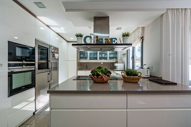 8 soverom Villa til salgs i El Limonar, Málaga by med svømmebasseng garasje - € 5 250 000 (Ref: 9494829)