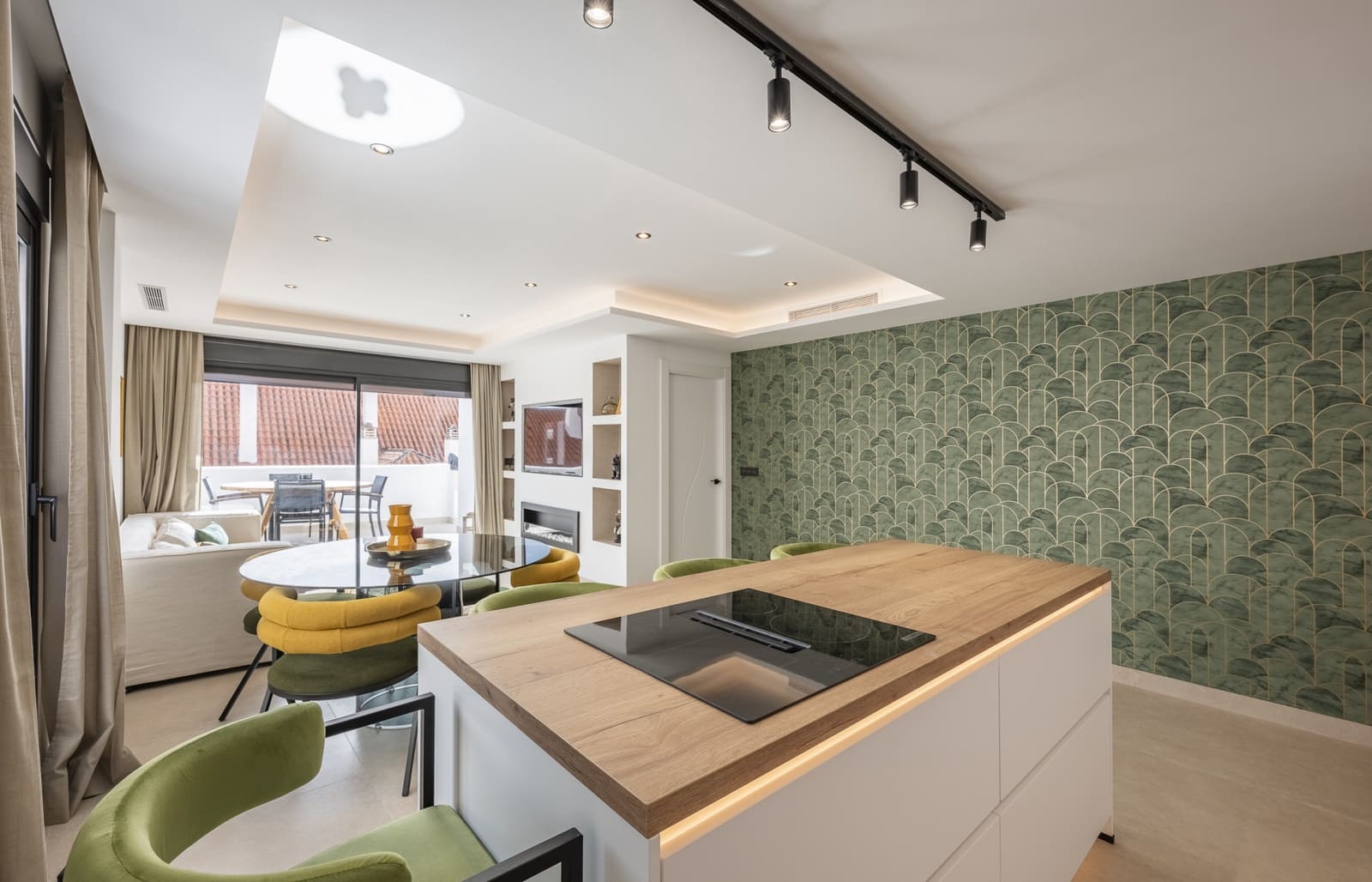 3 soverom Leilighet til salgs i Nueva Andalucia med svømmebasseng garasje - € 785 000 (Ref: 9494838)