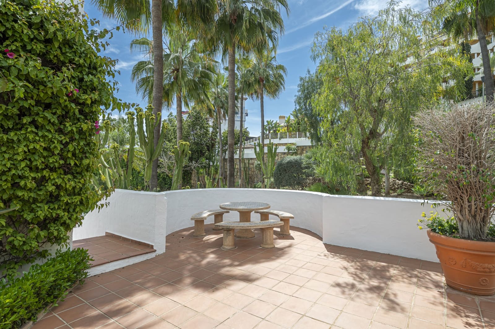3 soverom Leilighet til salgs i Nueva Andalucia med svømmebasseng garasje - € 785 000 (Ref: 9494838)