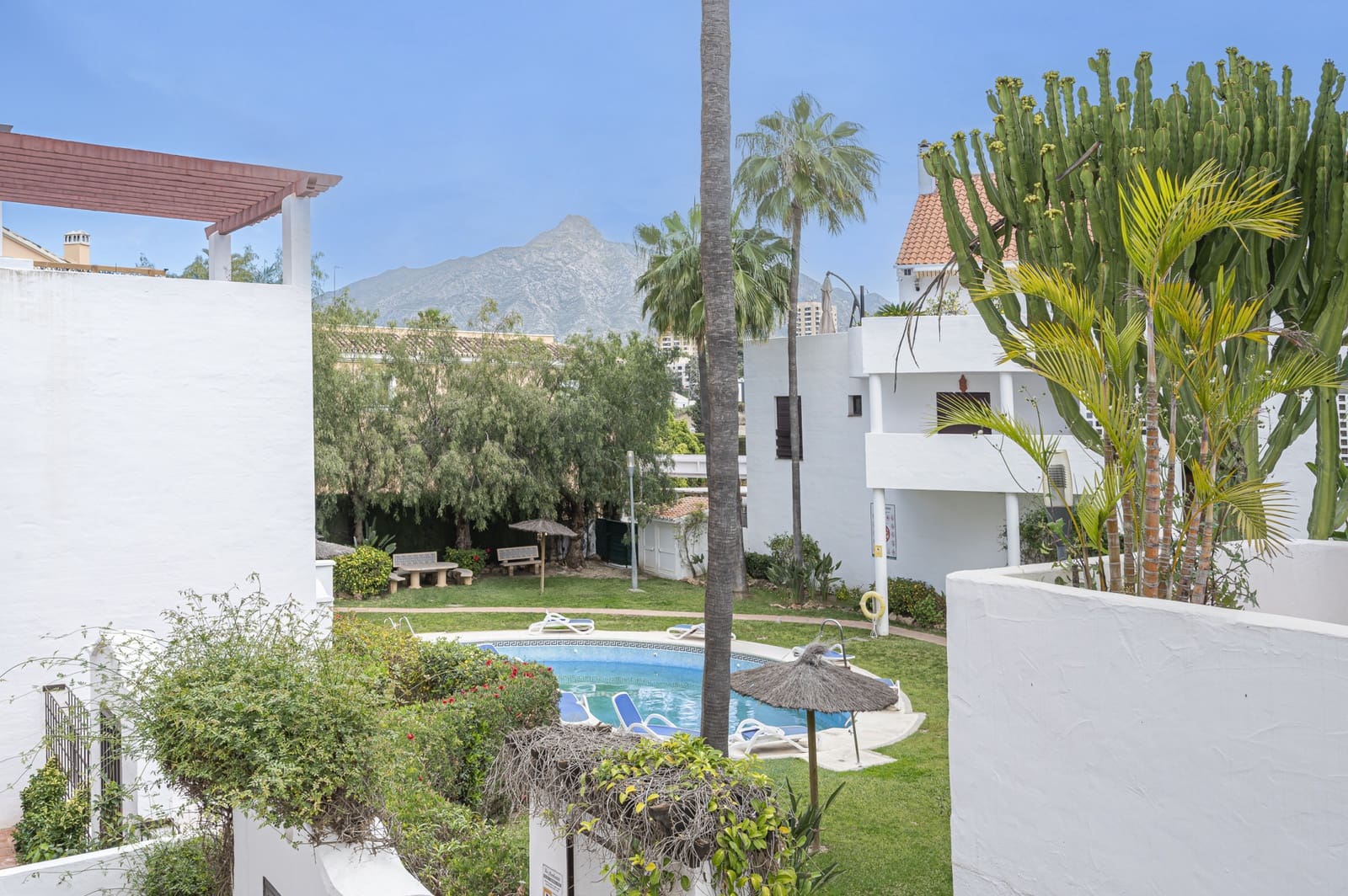 3 soverom Leilighet til salgs i Nueva Andalucia med svømmebasseng garasje - € 785 000 (Ref: 9494838)