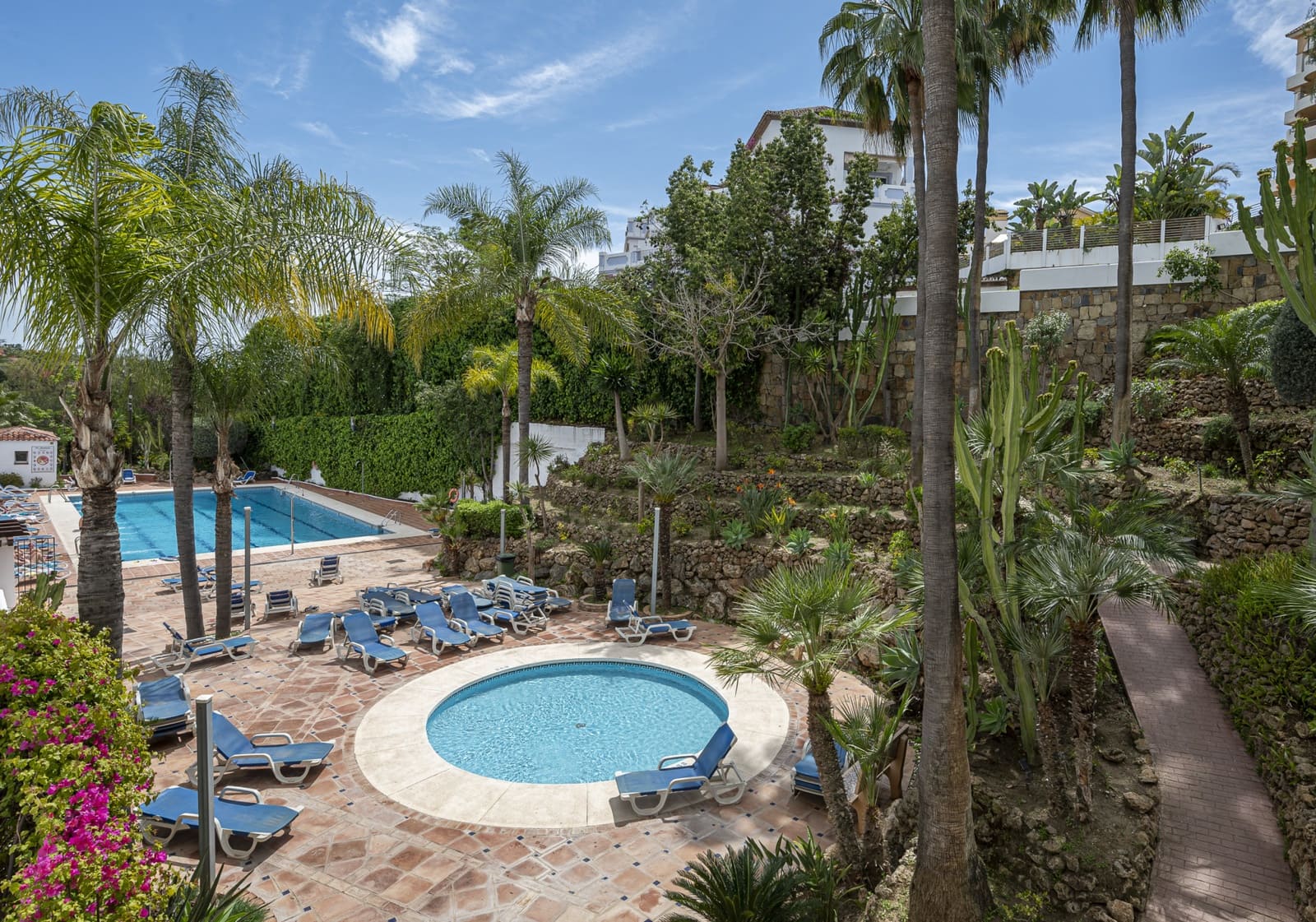 3 soverom Leilighet til salgs i Nueva Andalucia med svømmebasseng garasje - € 785 000 (Ref: 9494838)