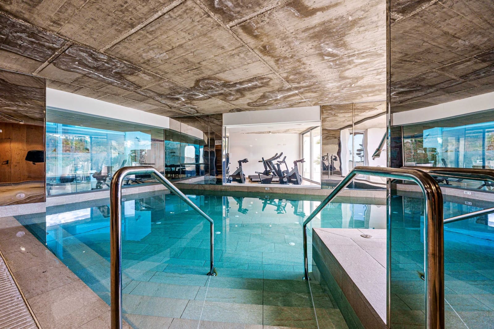 Ático de 3 habitaciones en La Capellania en venta con piscina garaje - 1.095.000 € (Ref: 9494841)