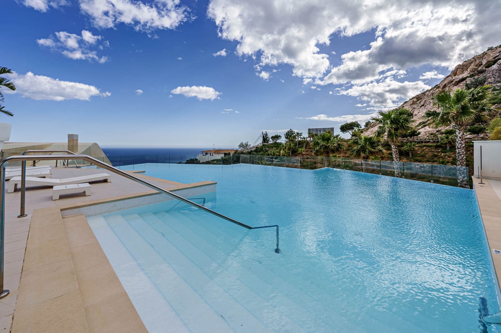 3 sypialnia Penthouse na sprzedaż w Benalmadena Costa z basenem garażem - 1 095 000 € (Ref: 9494841)