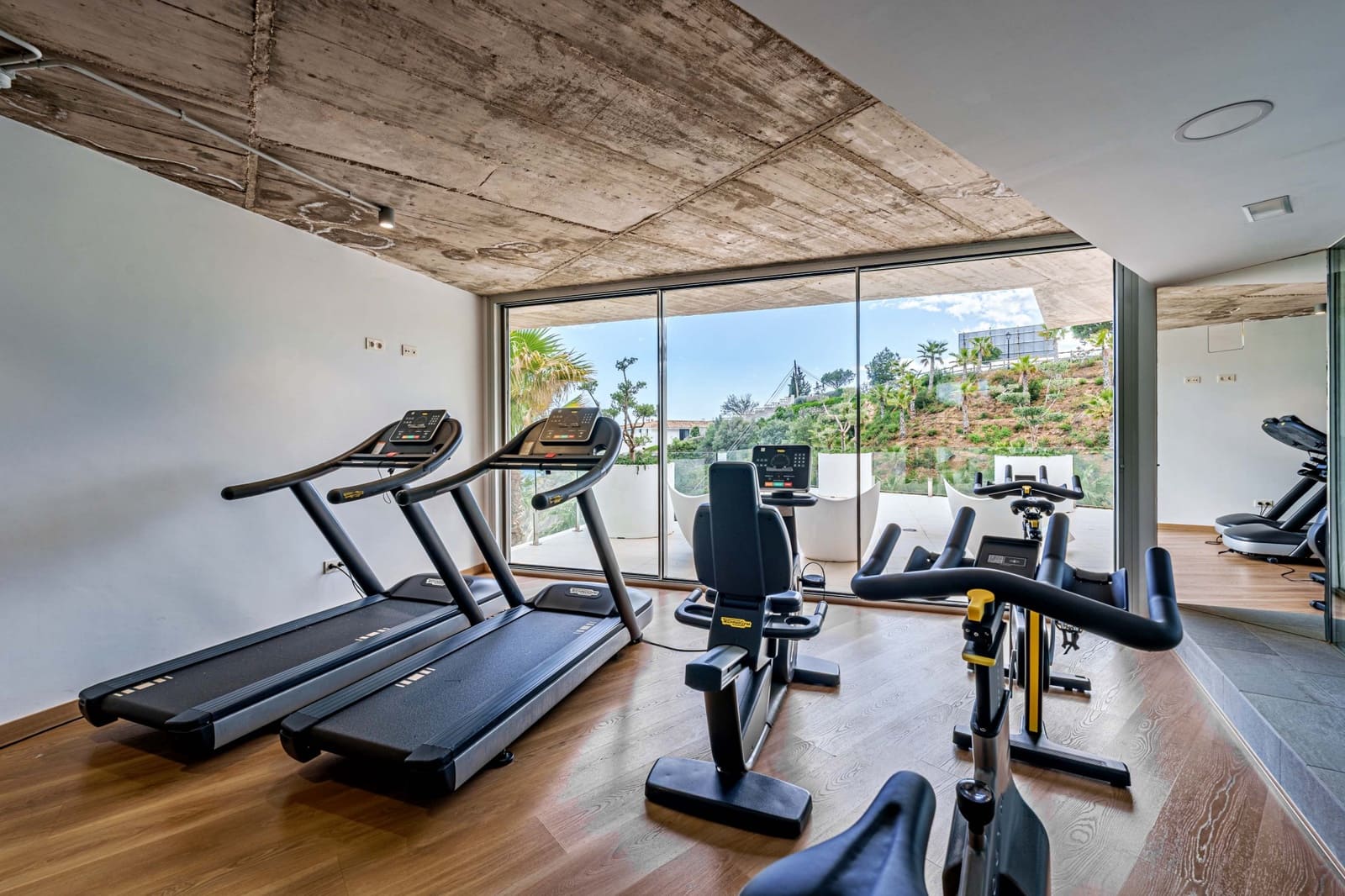 3 sypialnia Penthouse na sprzedaż w Benalmadena Costa z basenem garażem - 1 095 000 € (Ref: 9494841)