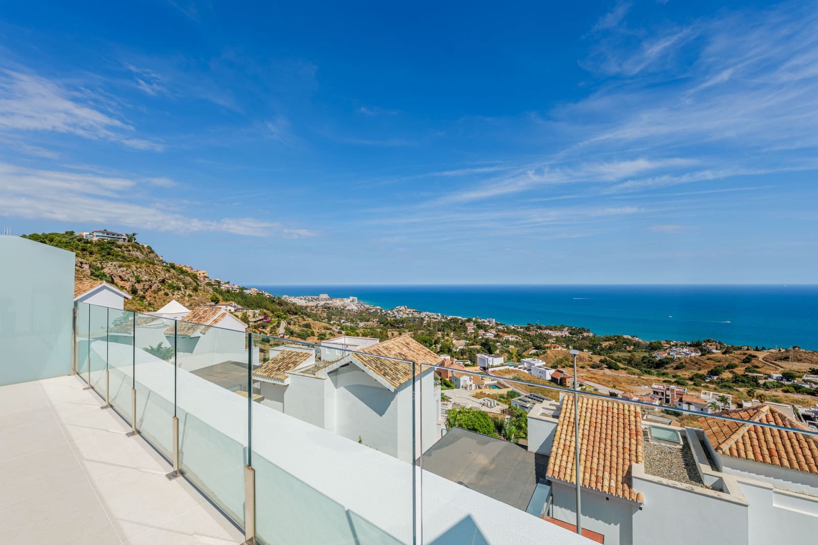 3 sypialnia Penthouse na sprzedaż w Benalmadena Costa z basenem garażem - 1 095 000 € (Ref: 9494841)