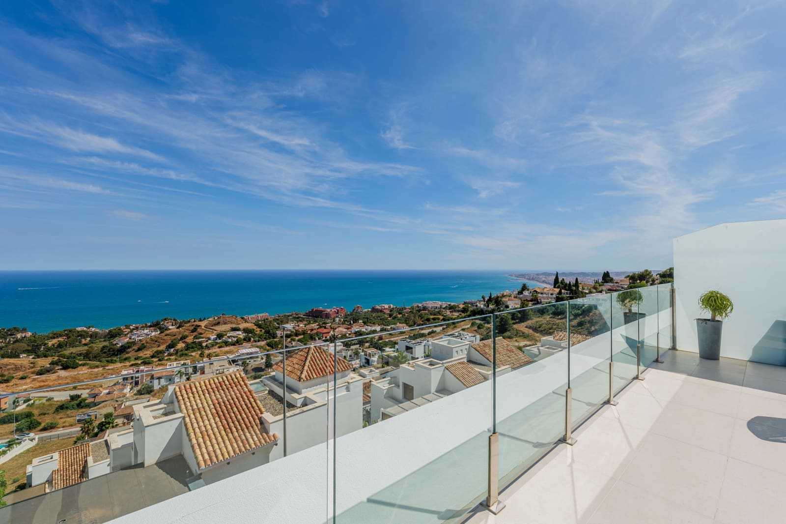 3 sypialnia Penthouse na sprzedaż w Benalmadena Costa z basenem garażem - 1 095 000 € (Ref: 9494841)