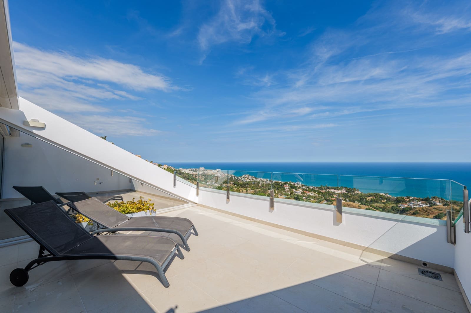 3 sypialnia Penthouse na sprzedaż w Benalmadena Costa z basenem garażem - 1 095 000 € (Ref: 9494841)