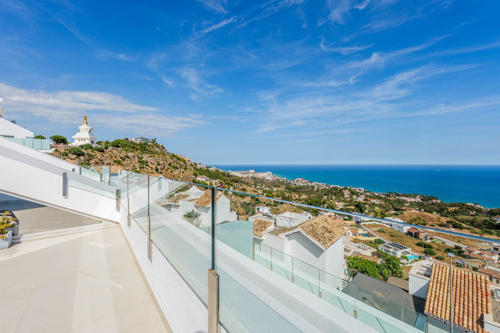 3 sypialnia Penthouse na sprzedaż w Benalmadena Costa z basenem garażem - 1 095 000 € (Ref: 9494841)
