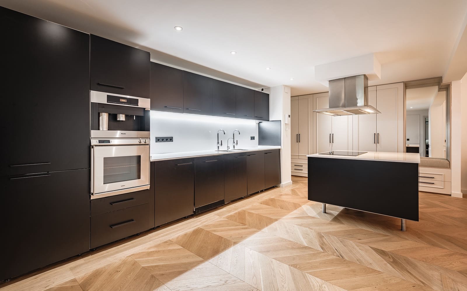 3 bedroom Apartment for sale in Benahavis with pool garage - € 795,000 (Ref: 9494843)