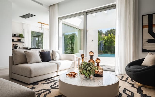 5 sypialnia Willa na sprzedaż w El Paraiso, Estepona z basenem garażem - 2 625 000 € (Ref: 9504048)