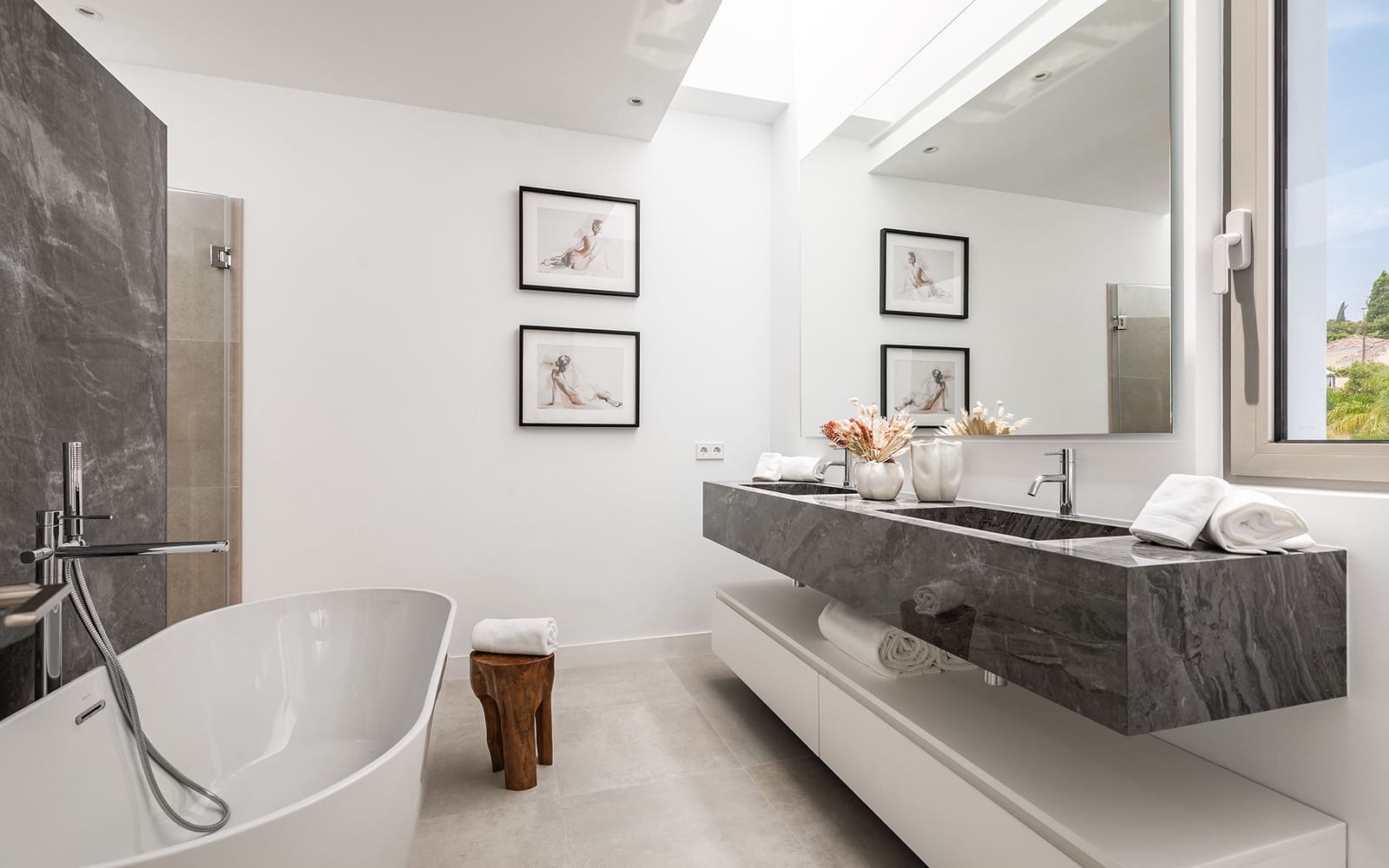 5 bedroom Villa for sale in El Paraiso with pool garage - € 2,485,000 (Ref: 9504049)