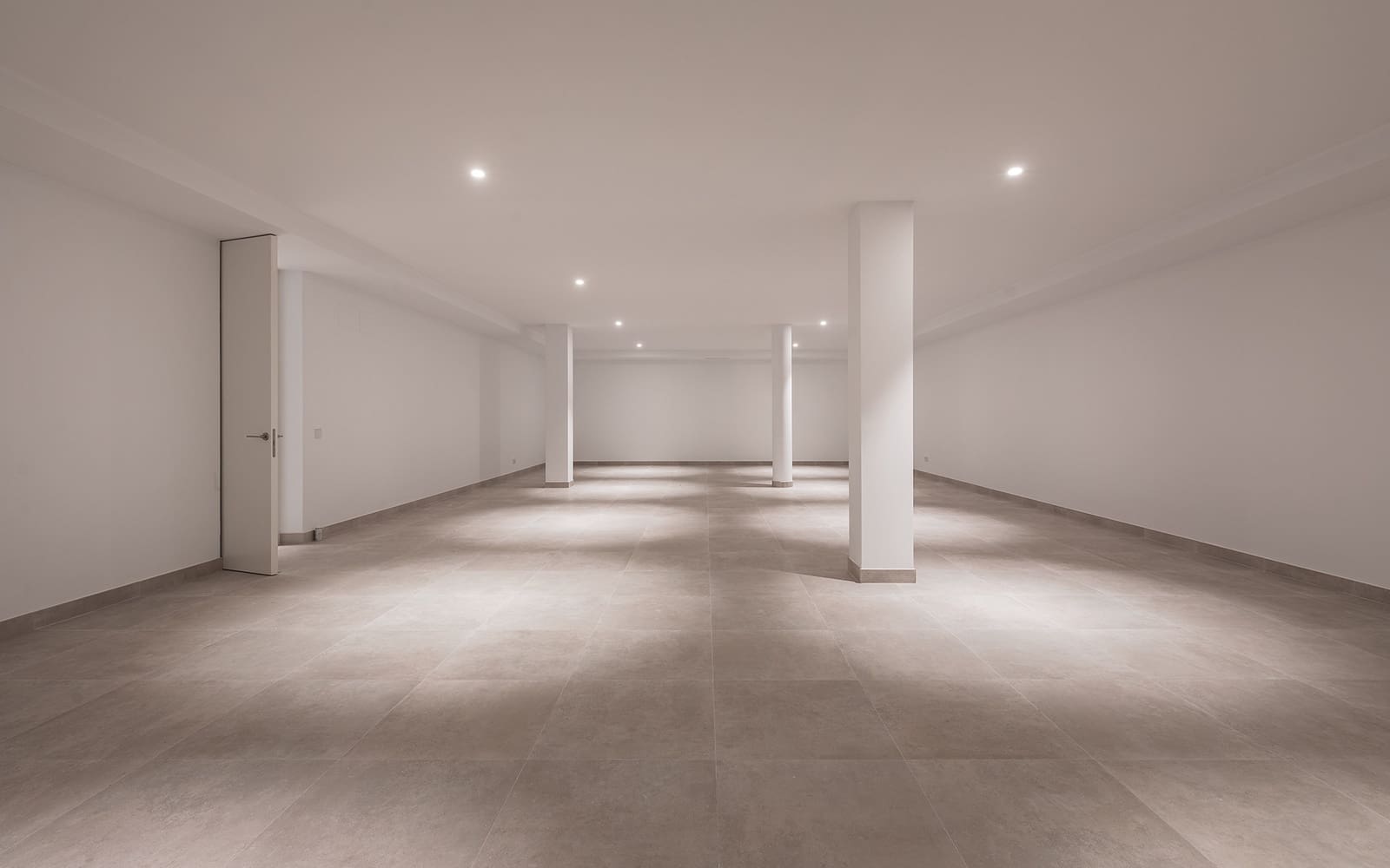 5 bedroom Villa for sale in El Paraiso with pool garage - € 2,485,000 (Ref: 9504049)