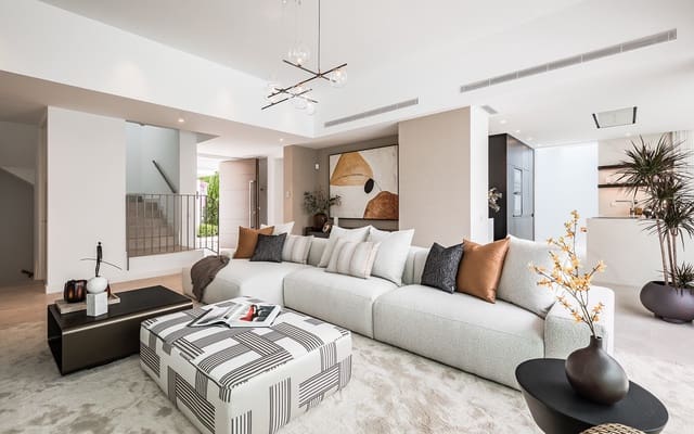 5 bedroom Villa for sale in El Paraiso, Estepona with pool garage - € 2,485,000 (Ref: 9504049)