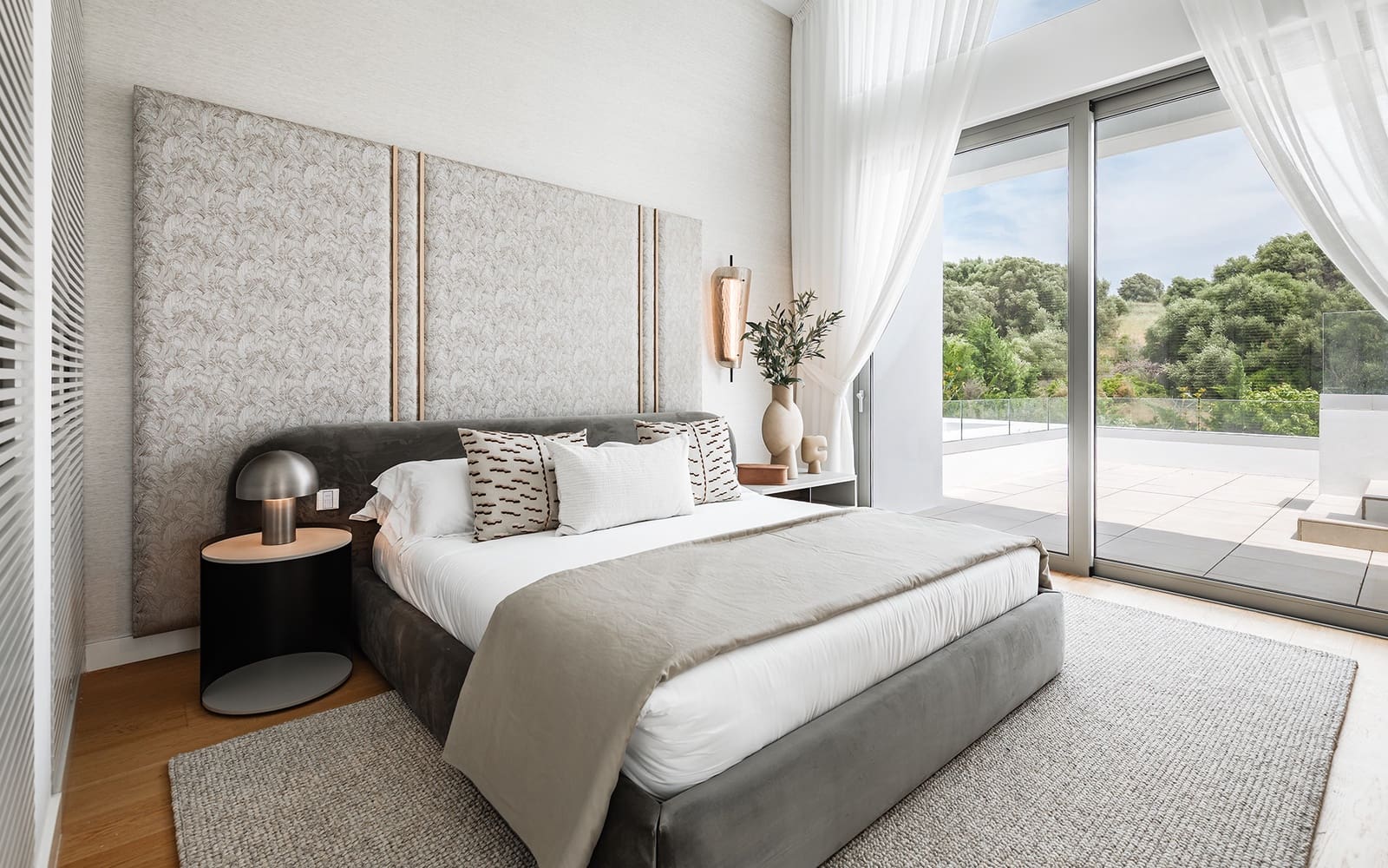 5 bedroom Villa for sale in El Paraiso with pool garage - € 2,485,000 (Ref: 9504049)