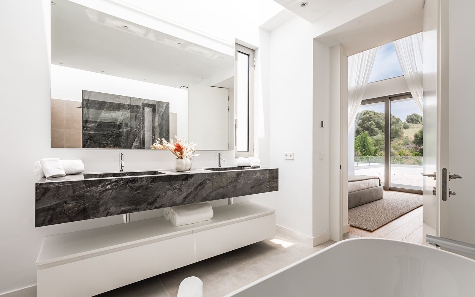 5 sypialnia Willa na sprzedaż w El Paraiso z basenem garażem - 2 485 000 € (Ref: 9504049)