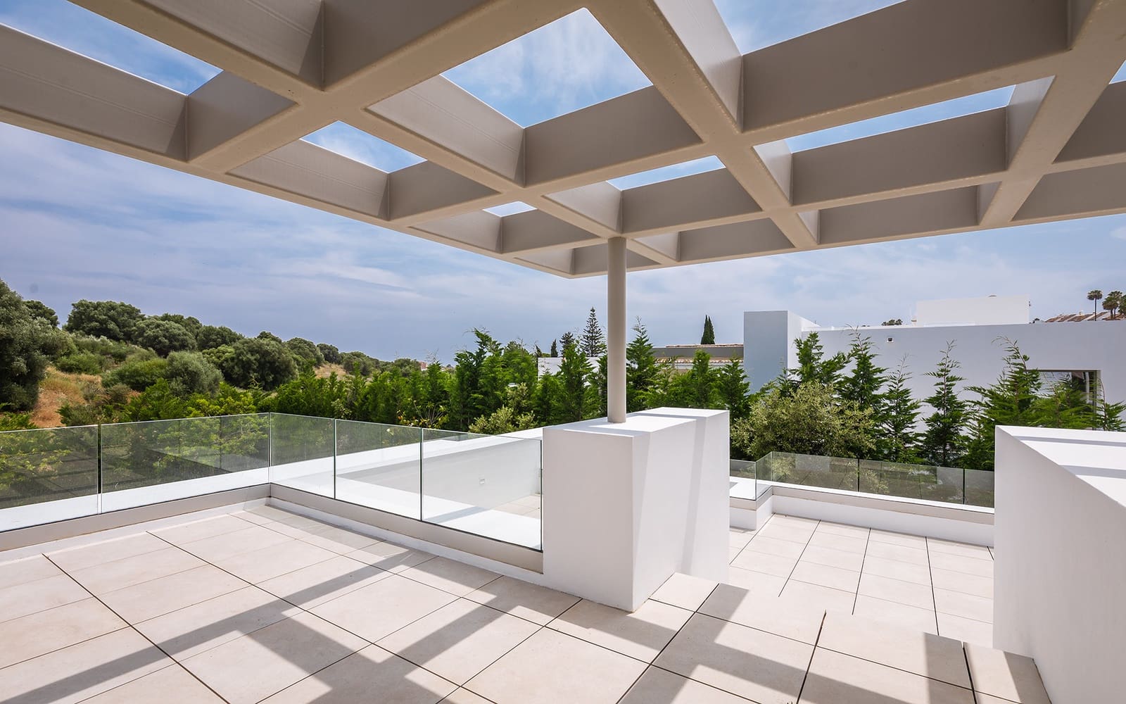 5 sypialnia Willa na sprzedaż w El Paraiso z basenem garażem - 2 485 000 € (Ref: 9504049)