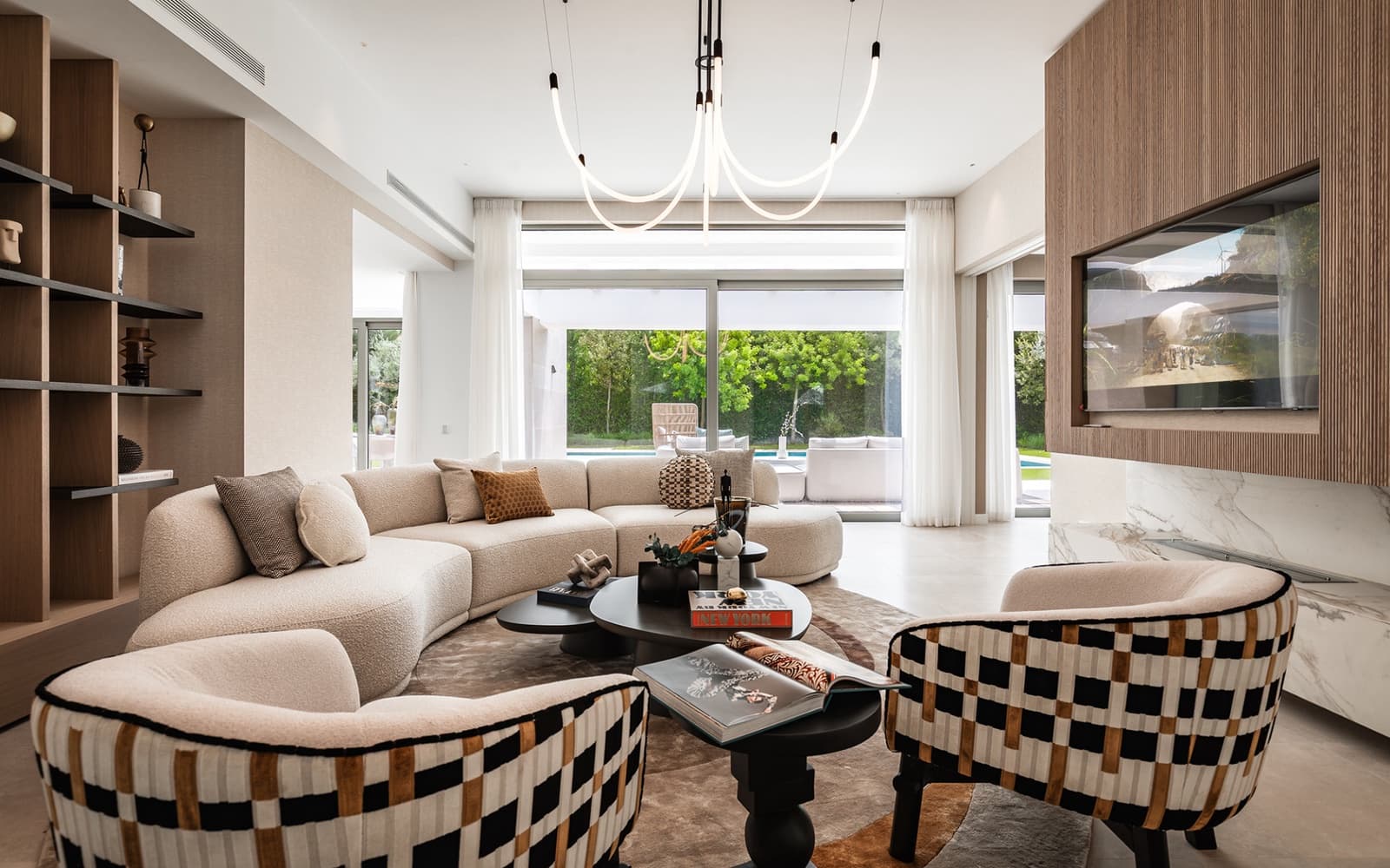 5 sovrum Villa till salu i El Paraiso med pool garage - 2 495 000 € (Ref: 9504050)