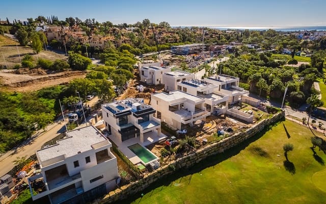 4 bedroom Villa for sale in Estepona with pool garage - € 2,550,000 (Ref: 9504051)