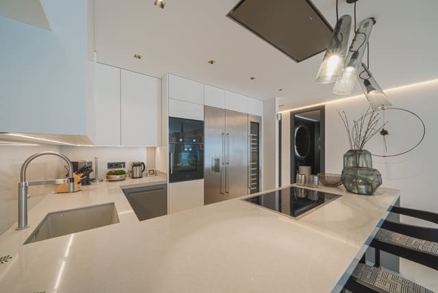 3 quarto Apartamento para venda em Puerto Banus, Marbella com garagem - 2 750 000 € (Ref: 9504054)