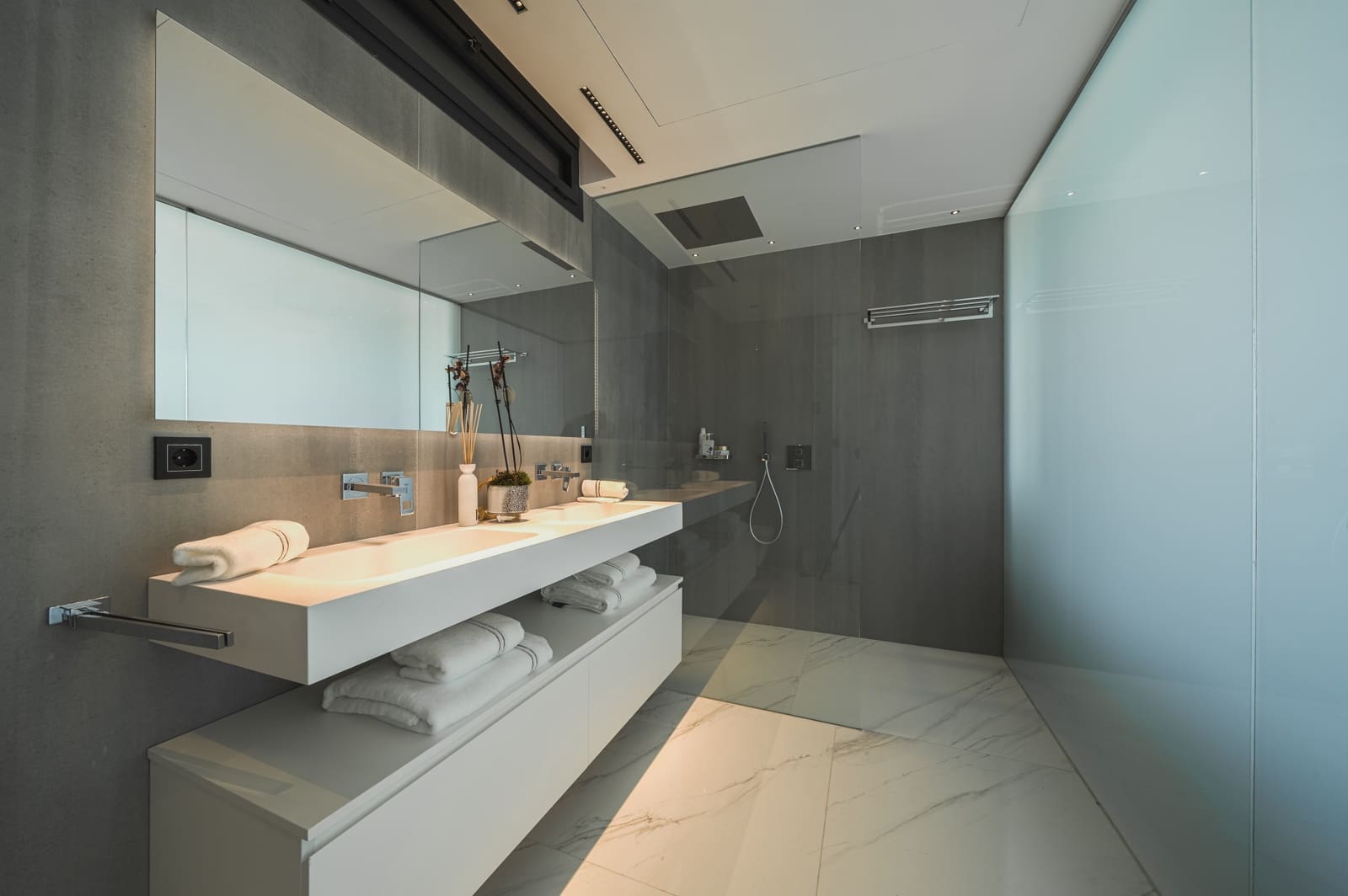 3 chambre Appartement à vendre à Puerto Banus avec garage - 2 950 000 € (Ref: 9504054)