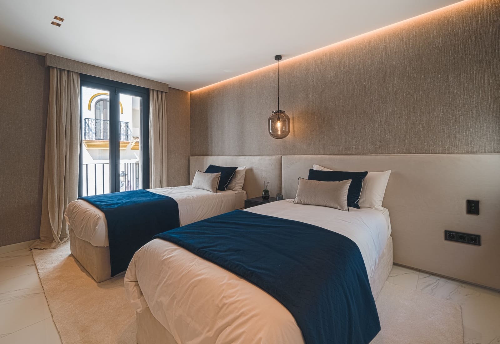 3 chambre Appartement à vendre à Puerto Banus avec garage - 2 950 000 € (Ref: 9504054)