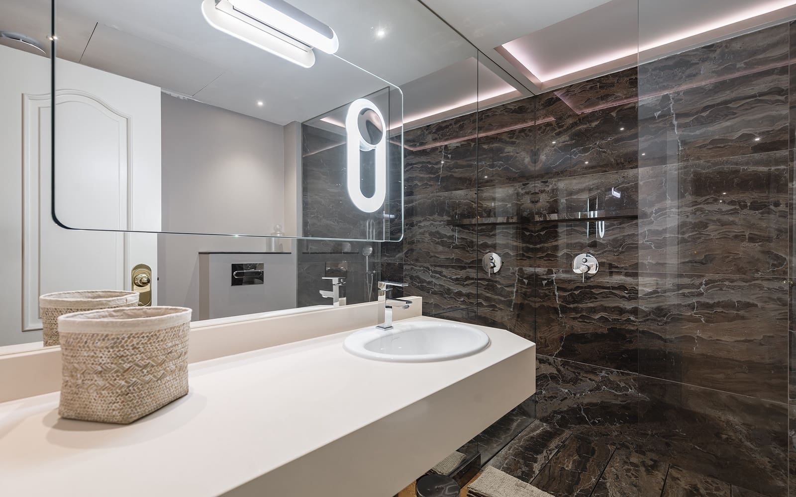 2 bedroom Apartment for sale in Marbella with pool garage - € 795,000 (Ref: 9504055)