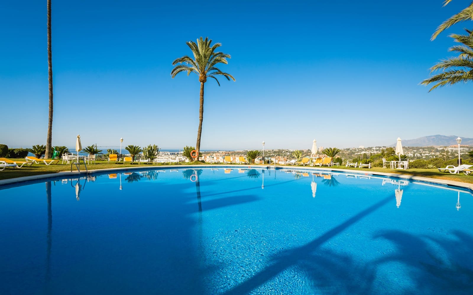2 bedroom Apartment for sale in Marbella with pool garage - € 795,000 (Ref: 9504055)