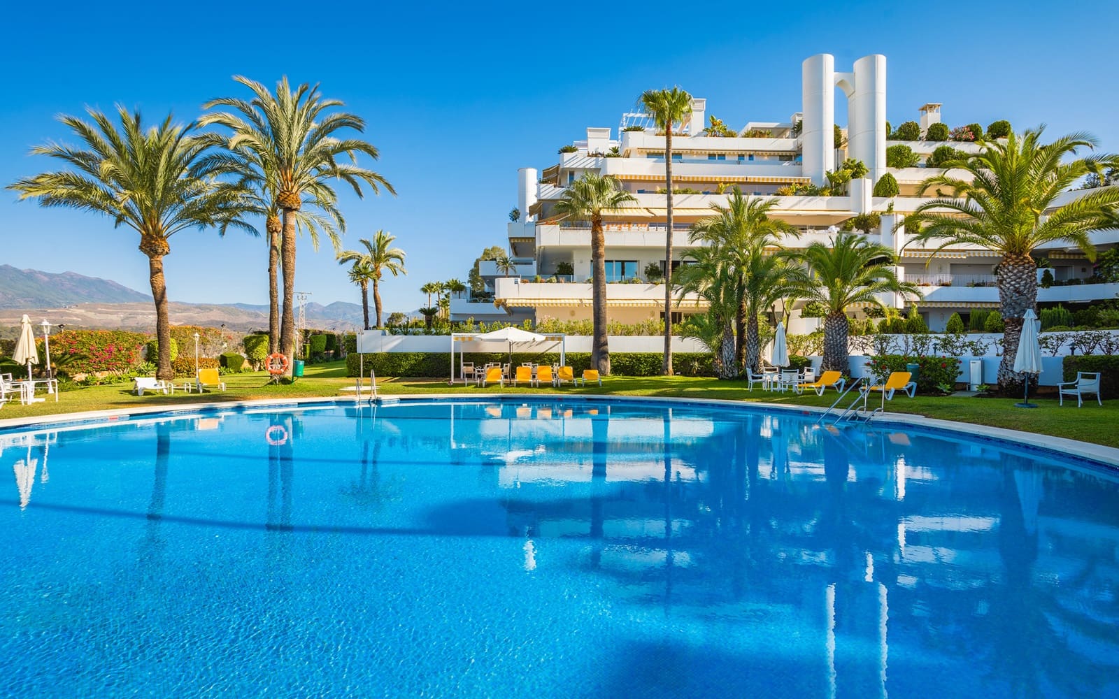 2 bedroom Apartment for sale in Marbella with pool garage - € 795,000 (Ref: 9504055)