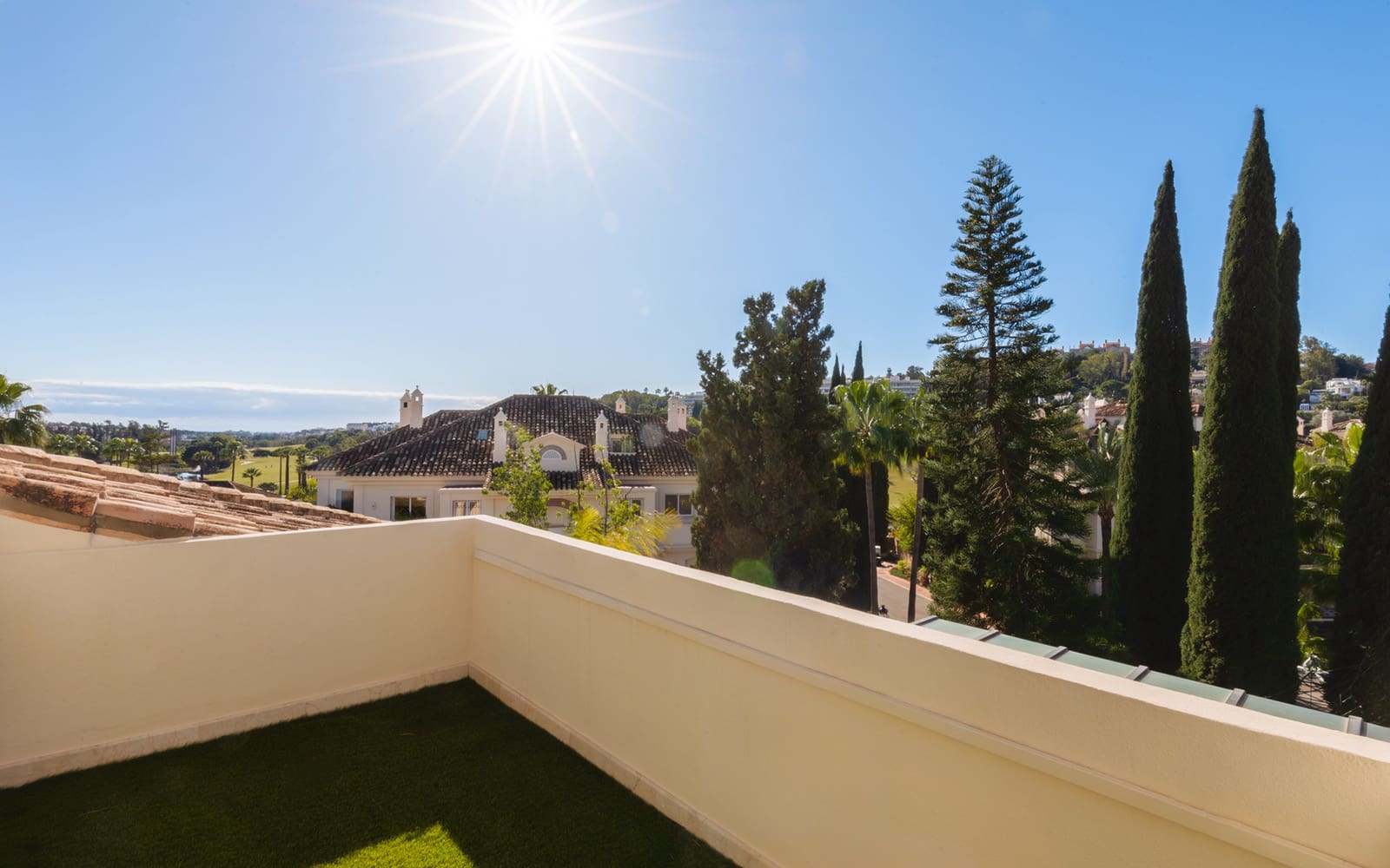 3 soverom Penthouse til salgs i Marbella med svømmebasseng garasje - € 3 950 000 (Ref: 9504056)