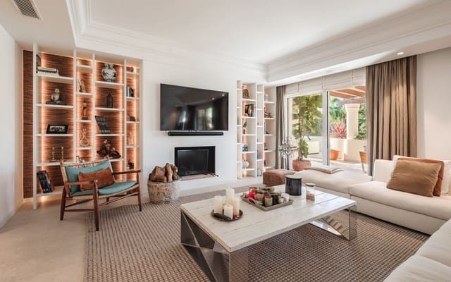 3 soverom Penthouse til salgs i Marbella med svømmebasseng garasje - € 3 950 000 (Ref: 9504056)