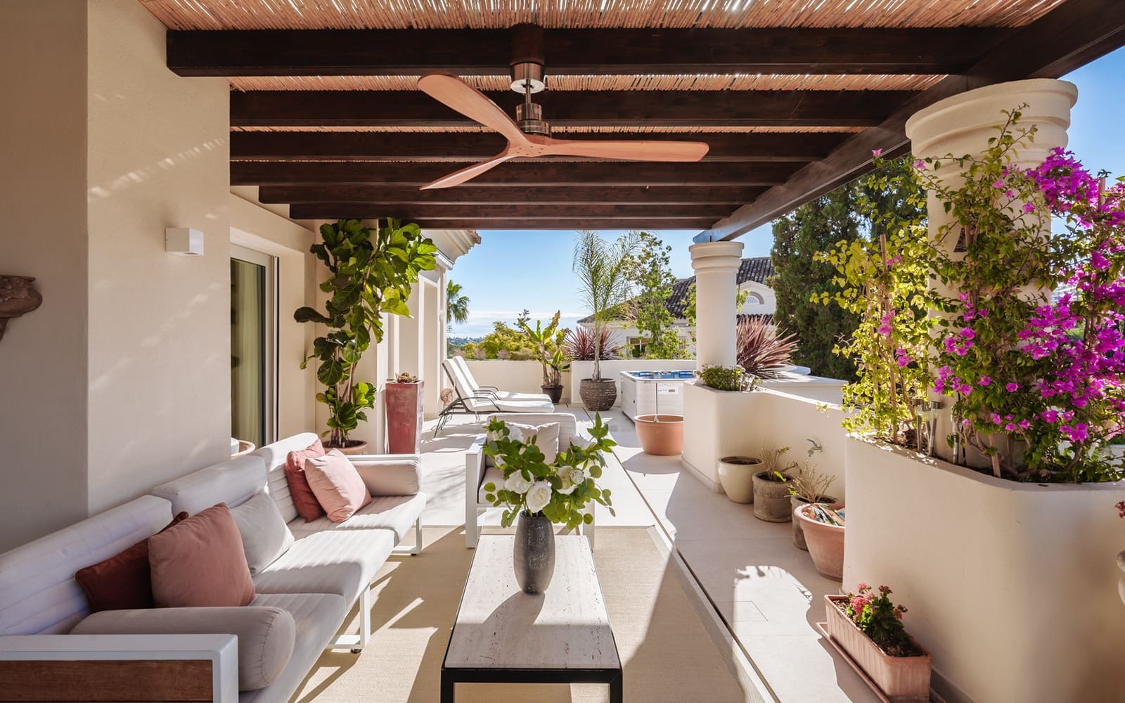 3 soverom Penthouse til salgs i Marbella med svømmebasseng garasje - € 3 950 000 (Ref: 9504056)