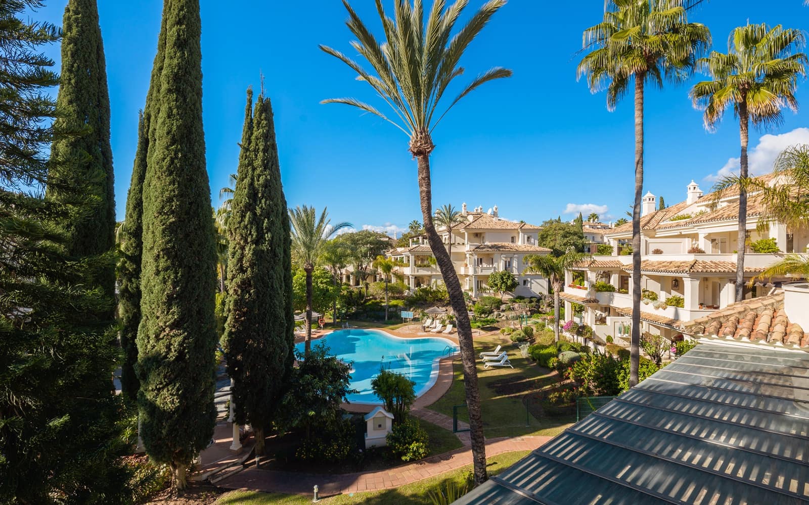 3 soverom Penthouse til salgs i Marbella med svømmebasseng garasje - € 3 950 000 (Ref: 9504056)