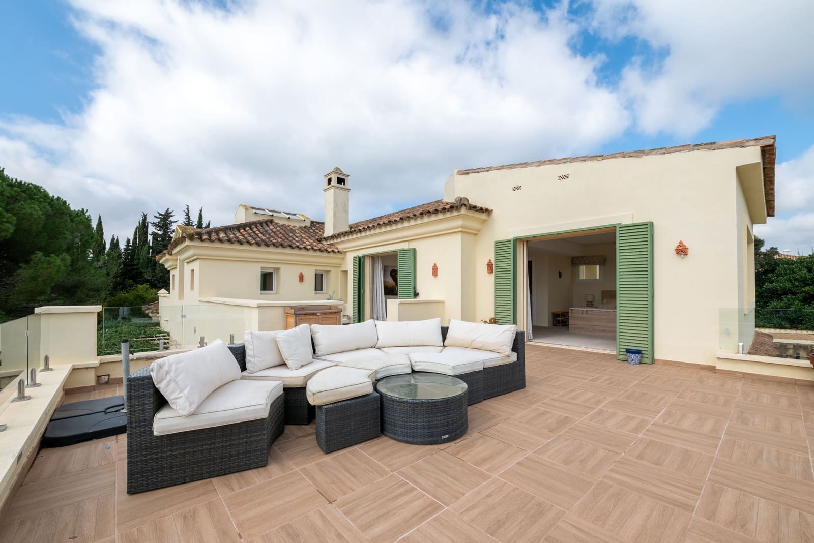 7 bedroom Villa for sale in Sotogrande with pool garage - € 2,950,000 (Ref: 9504058)