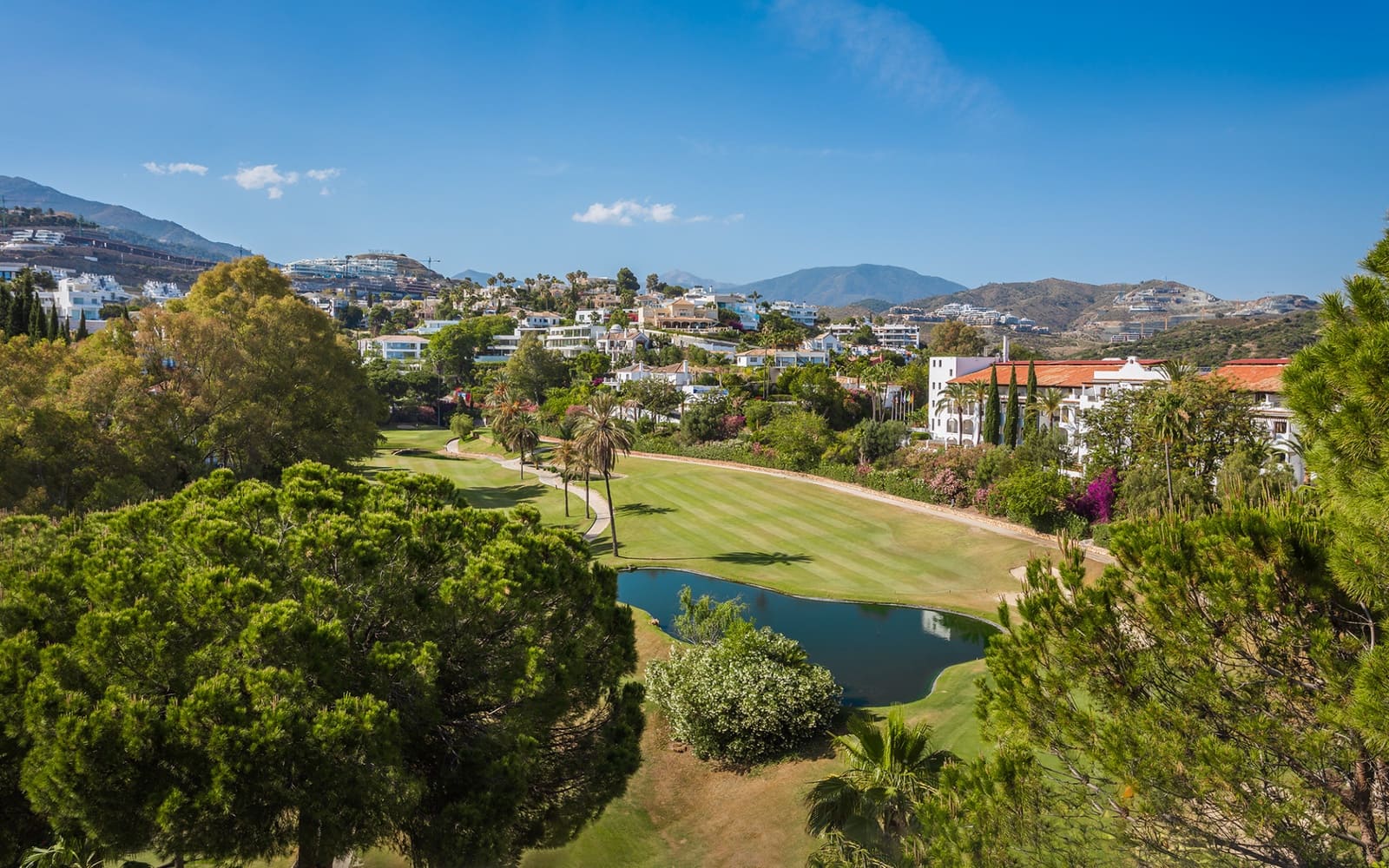 4 bedroom Townhouse for sale in La Quinta with garage - € 875,000 (Ref: 9508533)