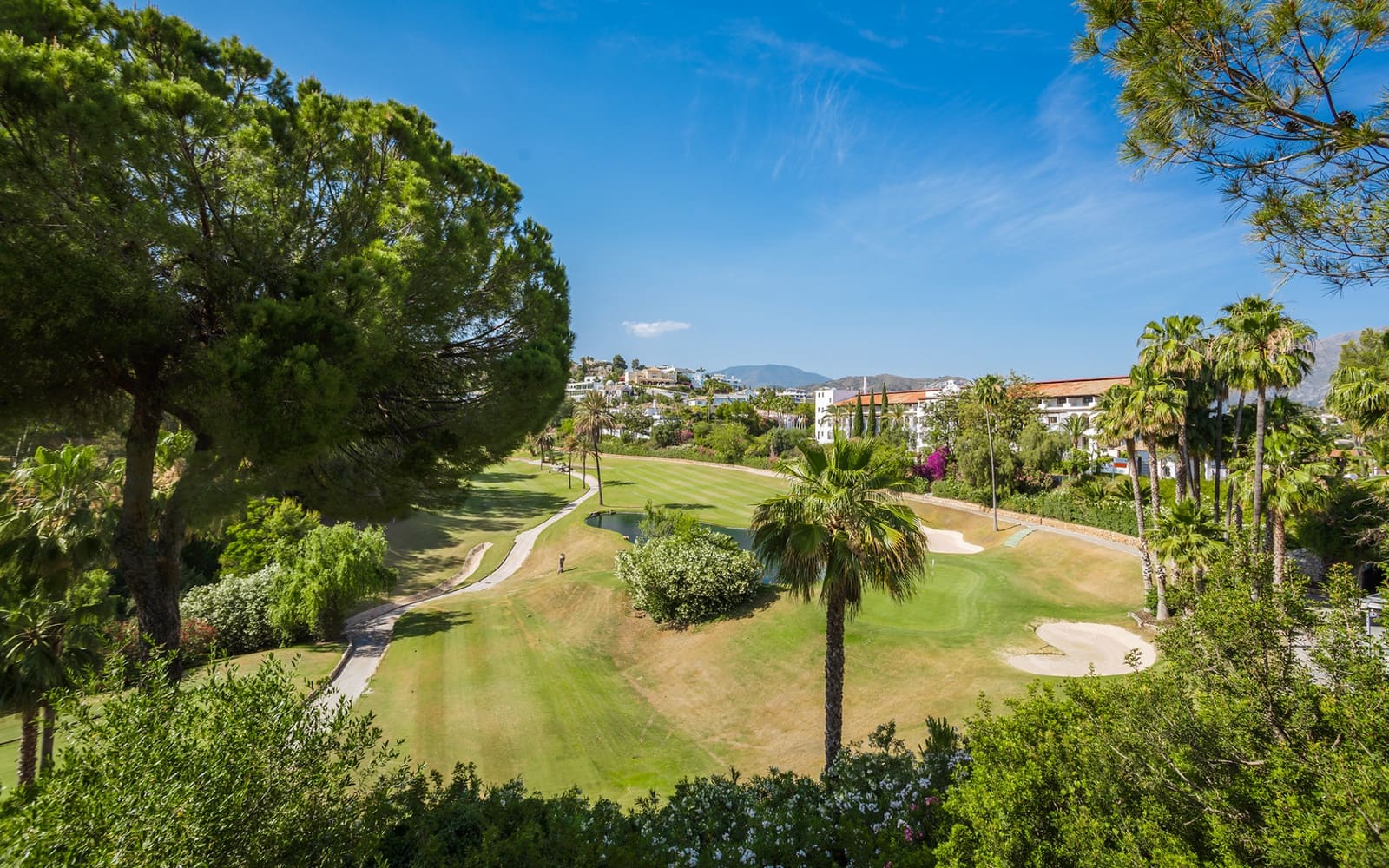 4 bedroom Townhouse for sale in La Quinta with garage - € 875,000 (Ref: 9508533)
