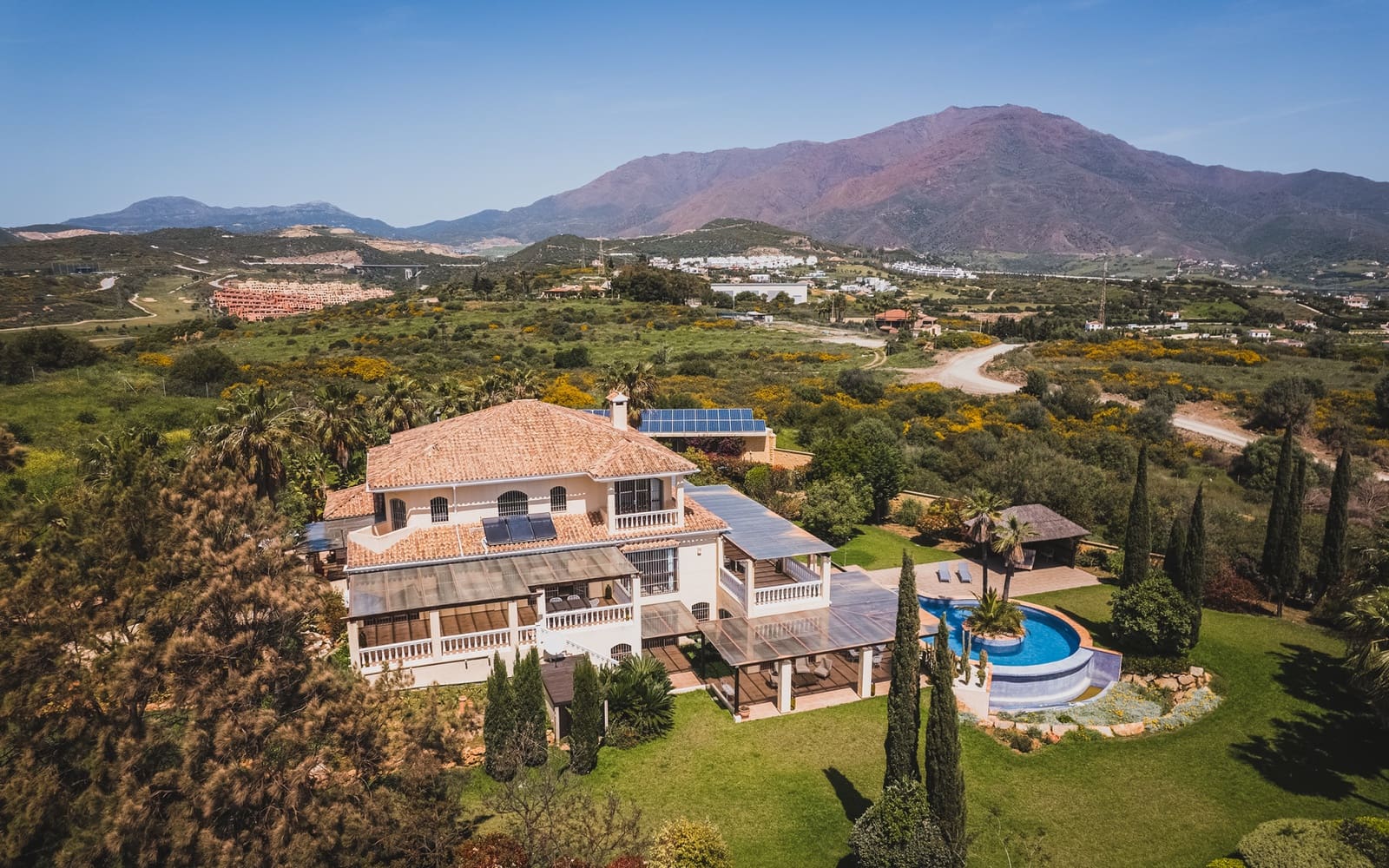 7 soveværelse Villa til salg i Estepona med swimmingpool - € 2.900.000 (Ref: 9508534)
