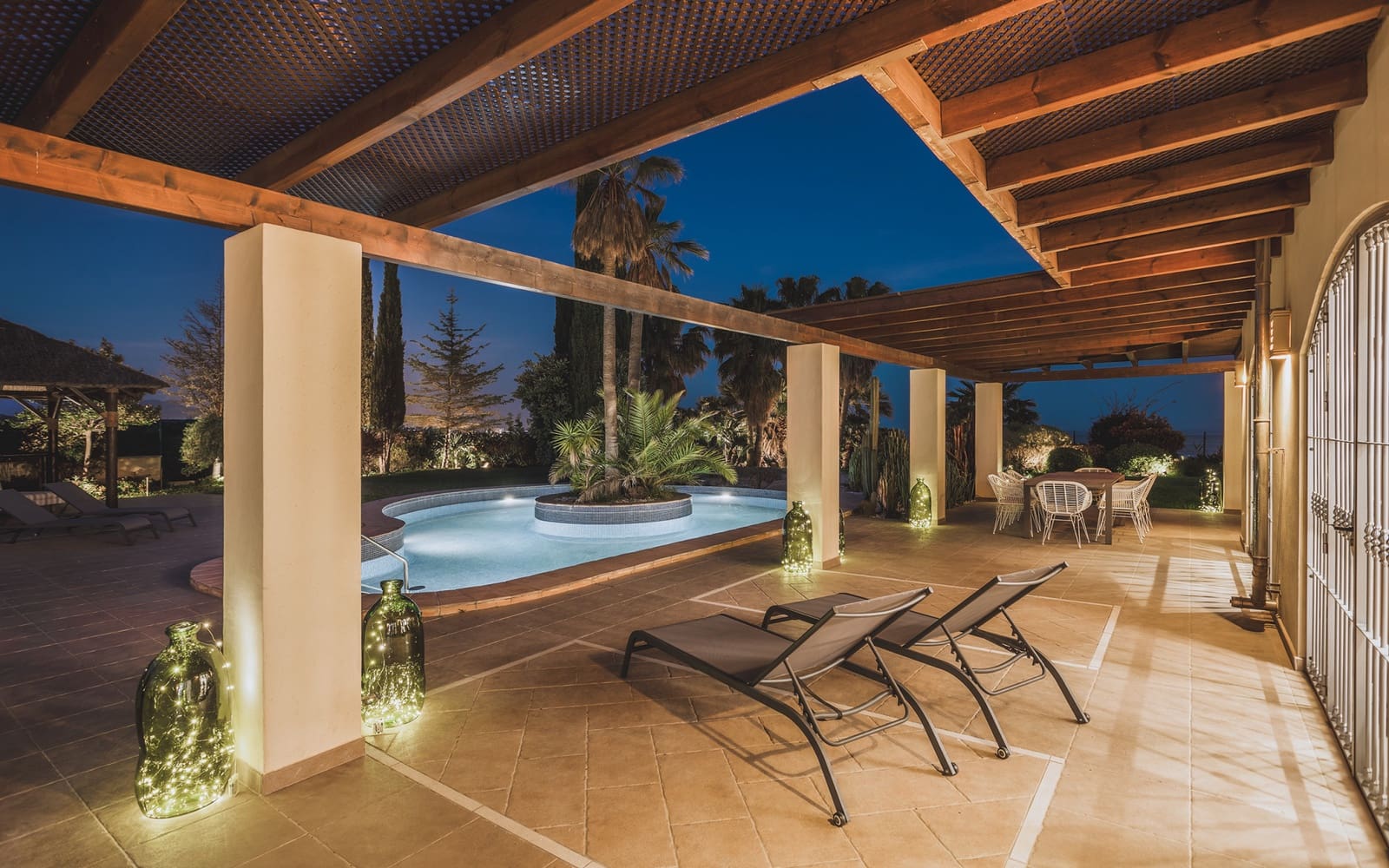 7 soveværelse Villa til salg i Estepona med swimmingpool - € 2.900.000 (Ref: 9508534)